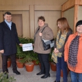 Раздадоха 20 коледни дръвчета от кампанията "Купи жива елхичка, помогни на дете"